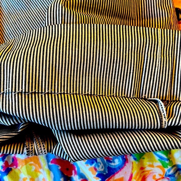 Liz Claiborne navy and white pinned striped slacks.  Size 12. - Picture 5 of 5